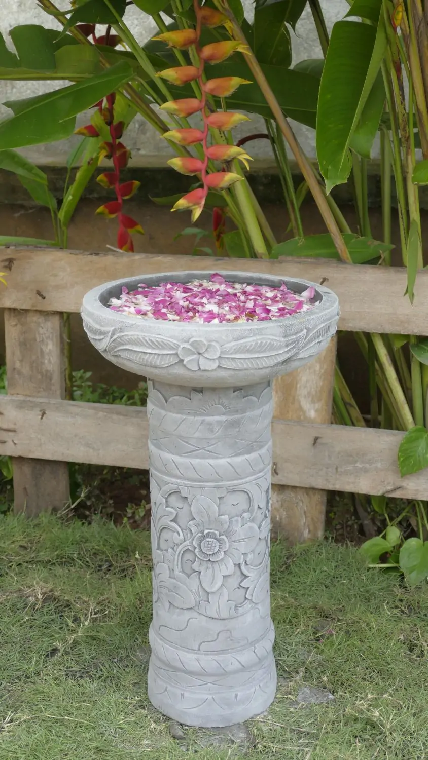 Artikelbild 2 des Artikels “Batur - Sockel gerade mit Blumenmotiv, Ø 15cm, 45cm H | Steinguss “